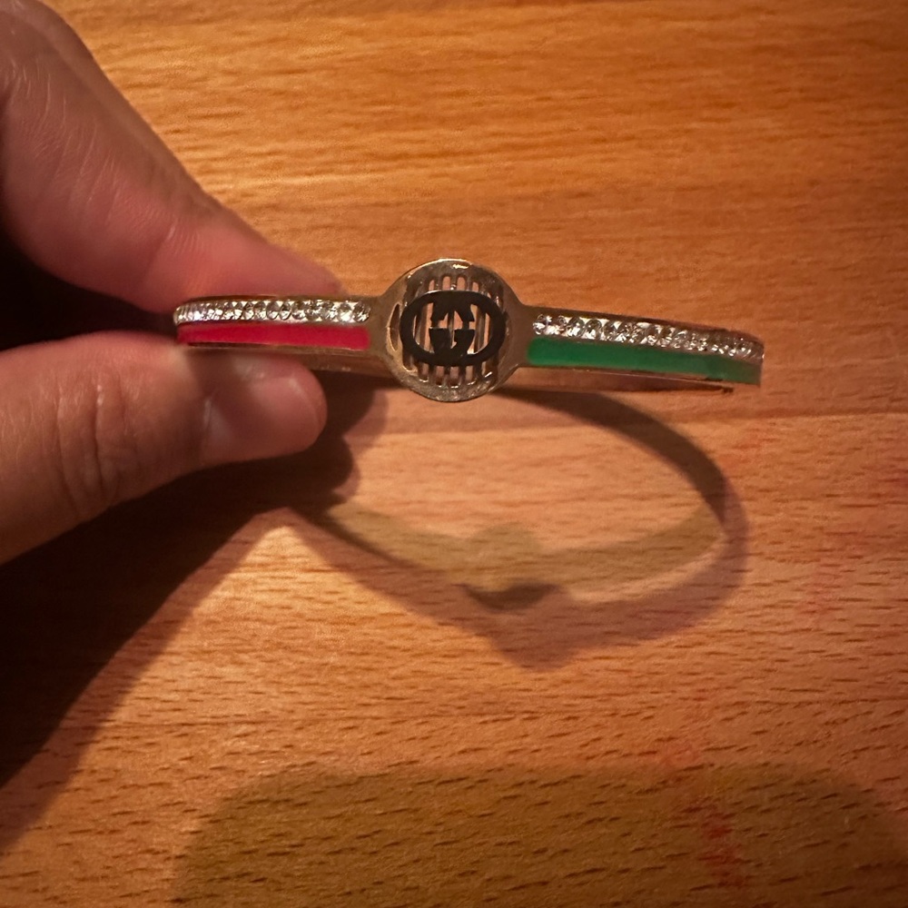 Costume jewelry bracelet